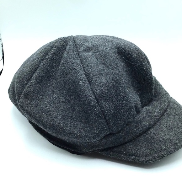 Grey Hat for Women with a beautiful button on the left side - Picture 8 of 9